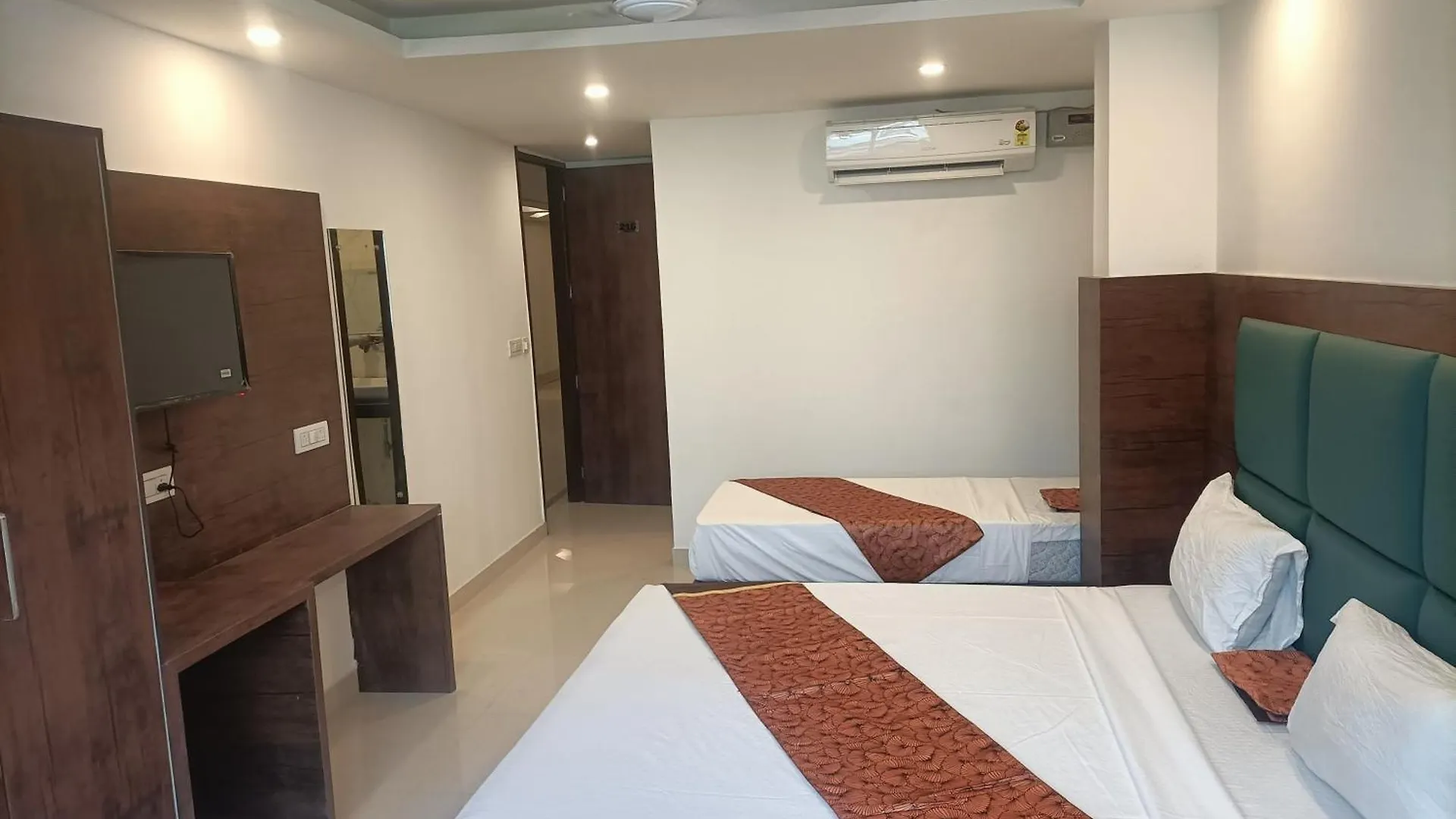 Guest house Hotel Mount Near Igi Airport Delhi New Delhi